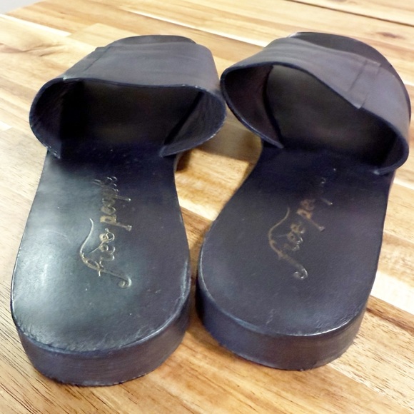 Free People Verona Slide Sandals Black Suede Leather Topstitch Detail Size 38.5 - Picture 9 of 12